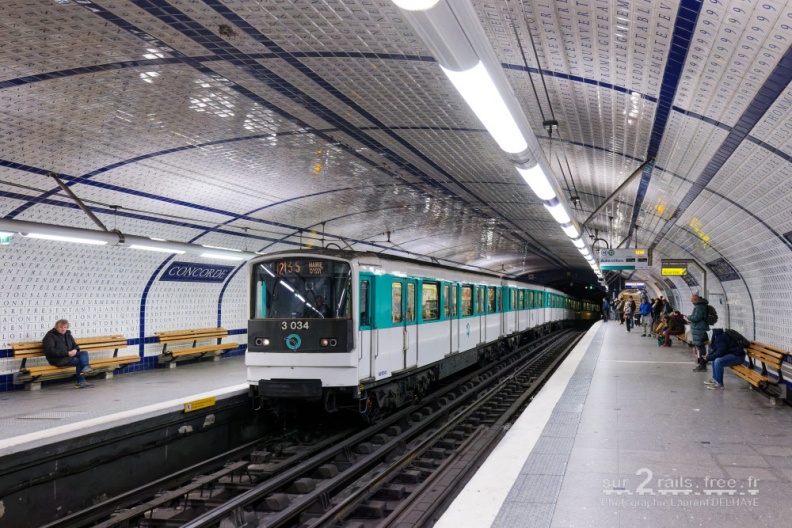 Paris 75-Metro Concorde-Ligne12-MF67-R5 11844